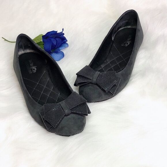 - Coach & Four Black Round Toe Flats, Size 8 - Picture 3 of 6